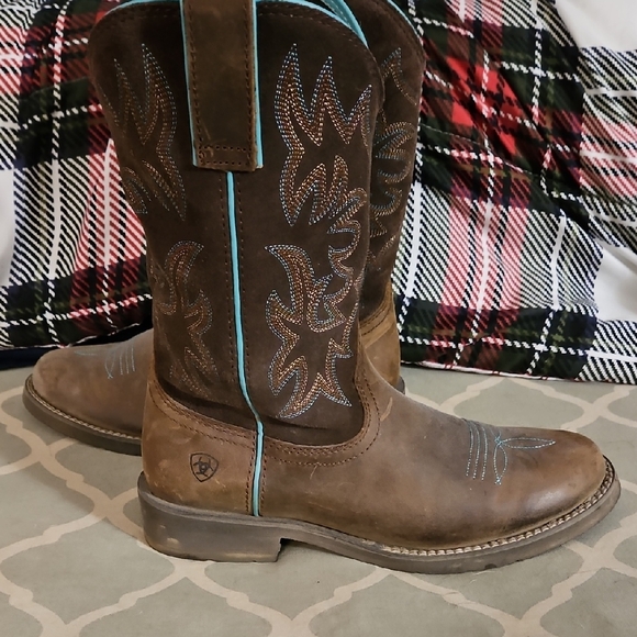 Ariat Brown and Blue Heeled Boots - Picture 3 of 4